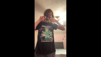 girl cuts hair off for cyrixwashere and eats it #764